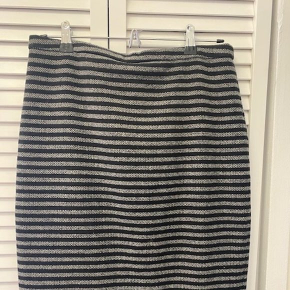 J Crew wool pencil skirt (size 4) - Picture 1 of 3